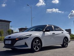 Hyundai Elantra 2022 1.5L CVT LUX Premium Edition - фото 7
