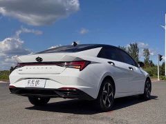 Hyundai Elantra 2022 1.5L CVT LUX Premium Edition - фото 9