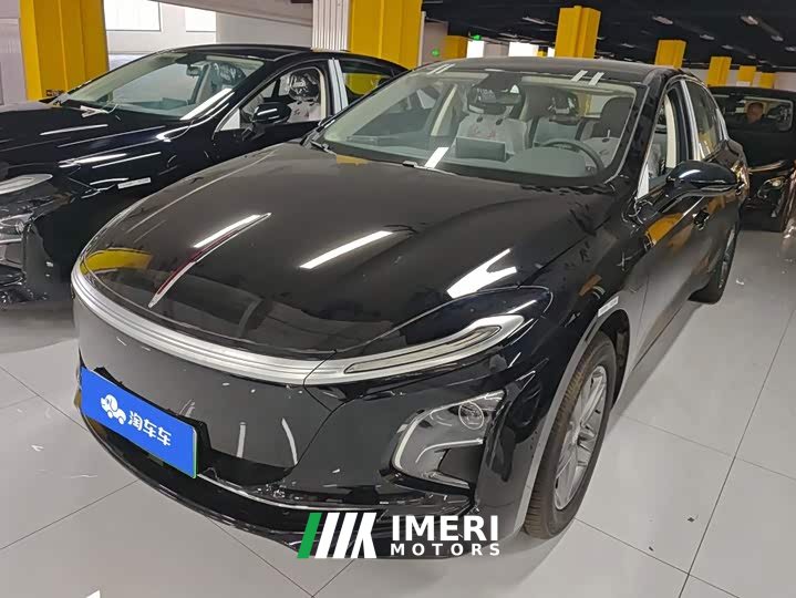 Hongqi E-QM5 610km PLUS - автомобиль из Китая