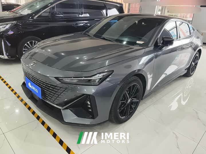 Changan UNI-V 2023 1.5T premium - автомобиль из Китая