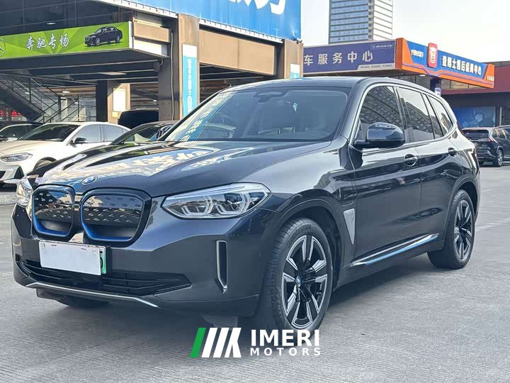 BMW iX3 leading - автомобиль из Китая