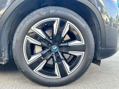 BMW iX3 leading - фото 16