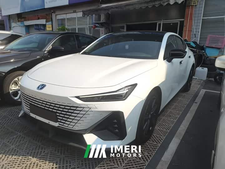 Changan UNI-V 1.5T high-energy version - автомобиль из Китая