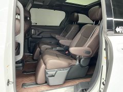 Toyota SIENNA 2021 2.5L Hybrid Platinum Edition - фото 10