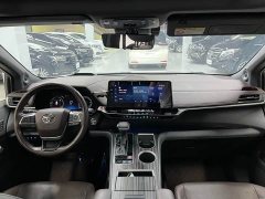 Toyota SIENNA 2021 2.5L Hybrid Platinum Edition - фото 13