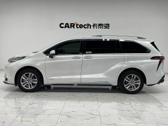 Toyota SIENNA 2021 2.5L Hybrid Platinum Edition - фото 8