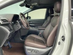 Toyota SIENNA 2021 2.5L Hybrid Platinum Edition - фото 9
