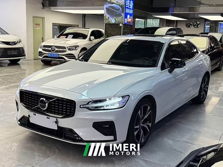 Volvo S60 2025 B5 Zhiya Sports Edition - автомобиль из Китая