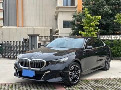 BMW 5 Series 530Li Leading M Sports Package - фото 1
