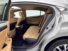 Lexus ES 300h Premium Edition - фото 20