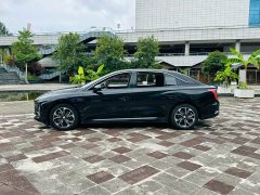 Hongqi E-QM5 2023 facelift basic travel version - фото 3