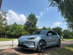 AITO M5 EV Edition - фото 1