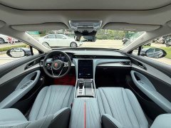Hongqi H5 PHEV 170 Edition - фото 6
