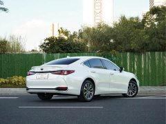 Lexus ES 300h Edition - фото 4