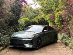 Changan UNI-V 1.5T Deluxe Version - фото 1