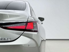 Lexus ES 260 Edition - фото 18