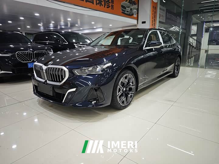 BMW 5 530Li Deluxe Version M - автомобиль из Китая