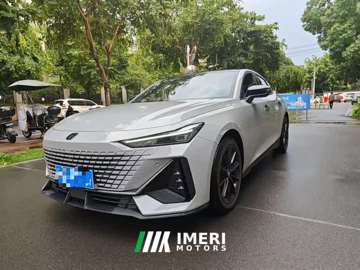 Changan UNI-V 1.5T Premium Version - автомобиль из Китая