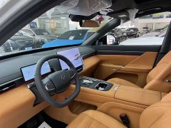 BMW eπ008 six-seater extended range Jiayue version - фото 12