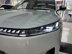 BMW eπ008 six-seater extended range Jiayue version - фото 4