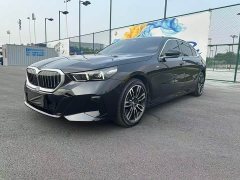 BMW 5 Series 530Li Leading M Sports Package - фото 1