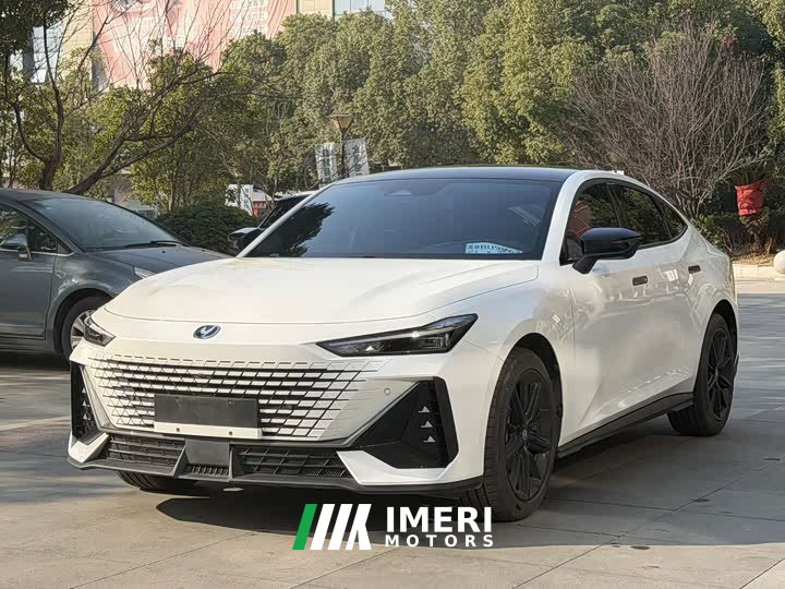 Changan UNI-V 1.5T Deluxe Version - автомобиль из Китая