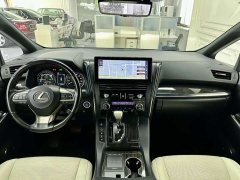 Lexus LM 300h Edition - фото 13