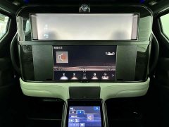 Lexus LM 300h Edition - фото 16