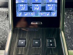Lexus LM 300h Edition - фото 17
