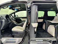 Lexus LM 300h Edition - фото 6