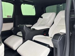 Lexus LM 300h Edition - фото 8