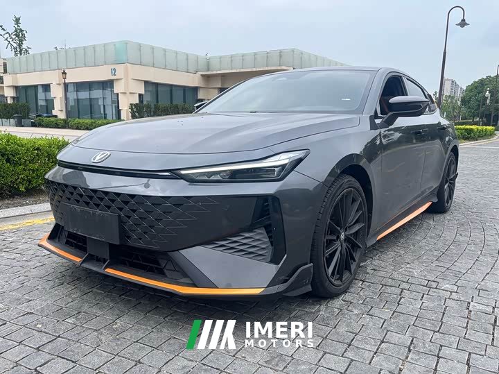 Changan UNI-V 1.5T Deluxe Version - автомобиль из Китая