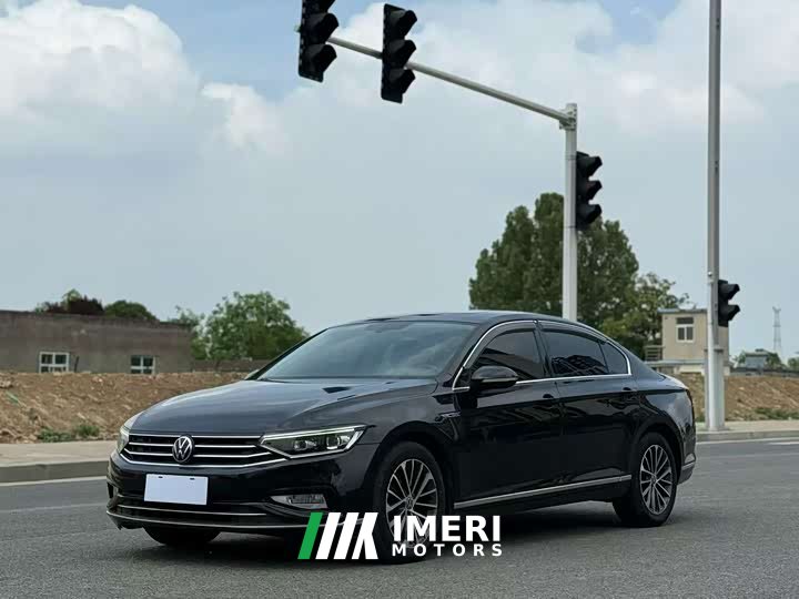 Volkswagen 330TSI DSG 30Anniversary Edition - автомобиль из Китая