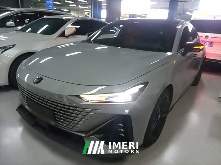 Changan UNI-V 1.5T Premium Version - автомобиль из Китая