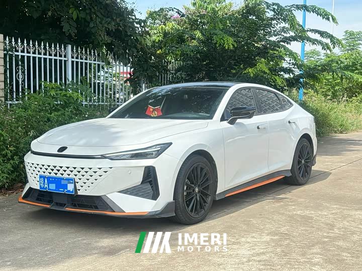 Changan UNI-V 1.5T Premium Version - автомобиль из Китая