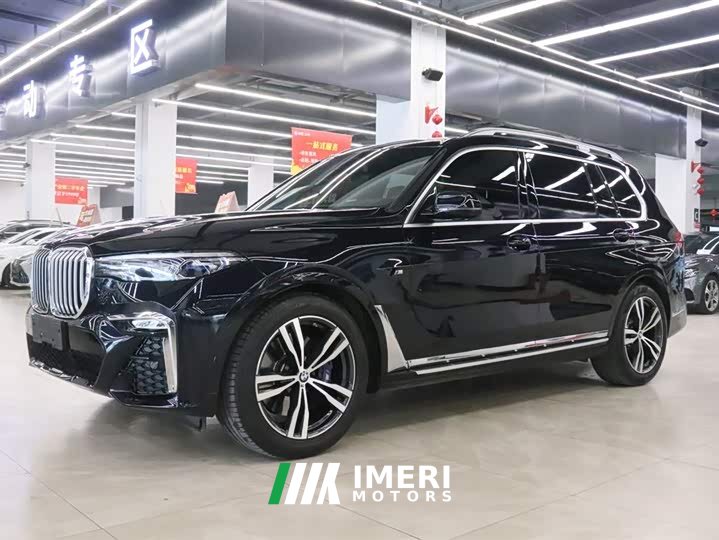BMW X7 xDrive40i Deluxe VersionM - автомобиль из Китая
