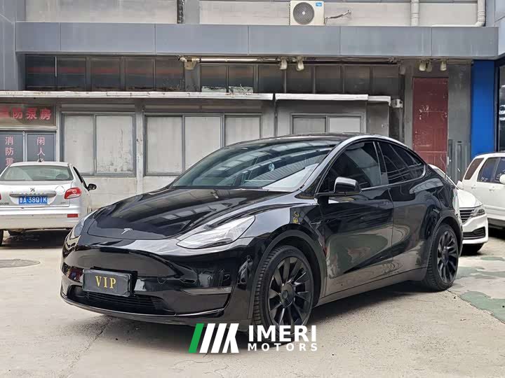 Tesla Model Y Standard Range Edition - автомобиль из Китая