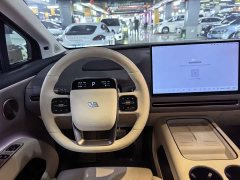 Li Auto i8 Edition - фото 7