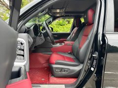 Toyota Land Cruiser (Import) LC300 2022 3.5T GR Sport 70th Anniversary Edition - фото 11