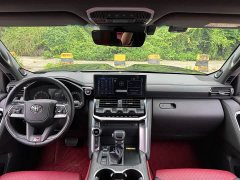 Toyota Land Cruiser (Import) LC300 2022 3.5T GR Sport 70th Anniversary Edition - фото 6