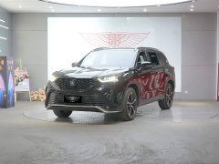 Toyota 2.5L HEVAWDPremium Edition - фото 1