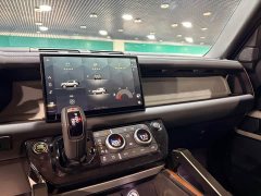 Land Rover 90 2.0T P300 S - фото 6