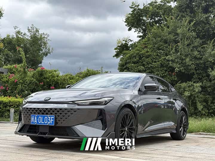 Changan UNI-V 1.5T Premium Version - автомобиль из Китая