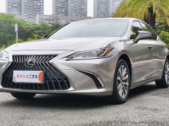 Lexus ES 200 Excellence Edition - фото 1