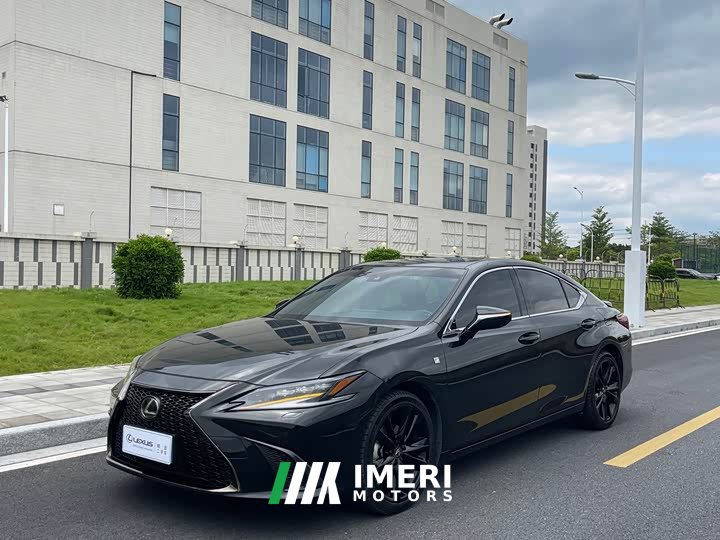 Lexus ES 300h F SPORT - автомобиль из Китая