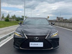 Lexus ES 300h F SPORT - фото 2