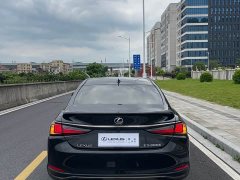 Lexus ES 300h F SPORT - фото 8
