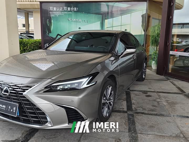 Lexus ES 300h Edition - автомобиль из Китая