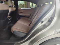 Lexus ES 300h Edition - фото 7