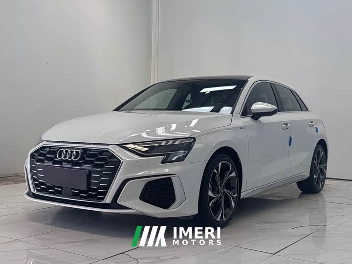 Audi A3 Sportback 35 TFSI Luxury Version - автомобиль из Китая